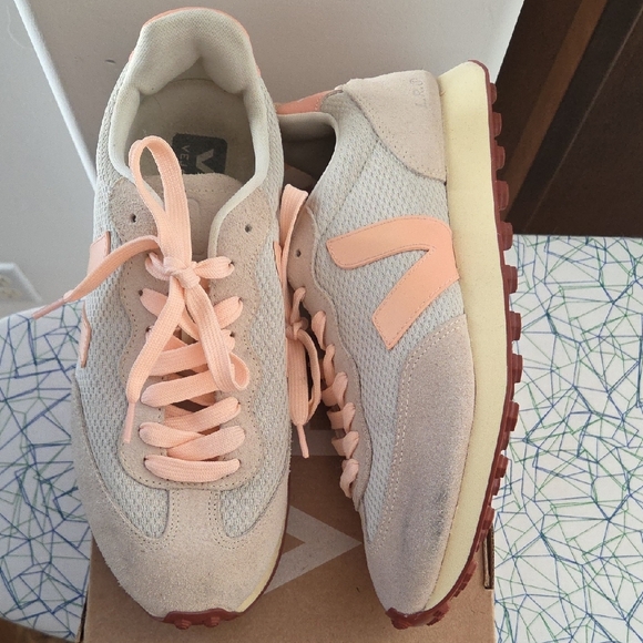 Veja Rio Branco Natural and Pink Sneakers - Picture 5 of 7